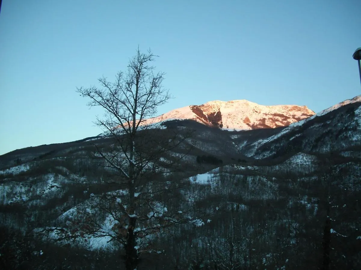 Comfortable Chalet In Giarola With Mountain View Busana