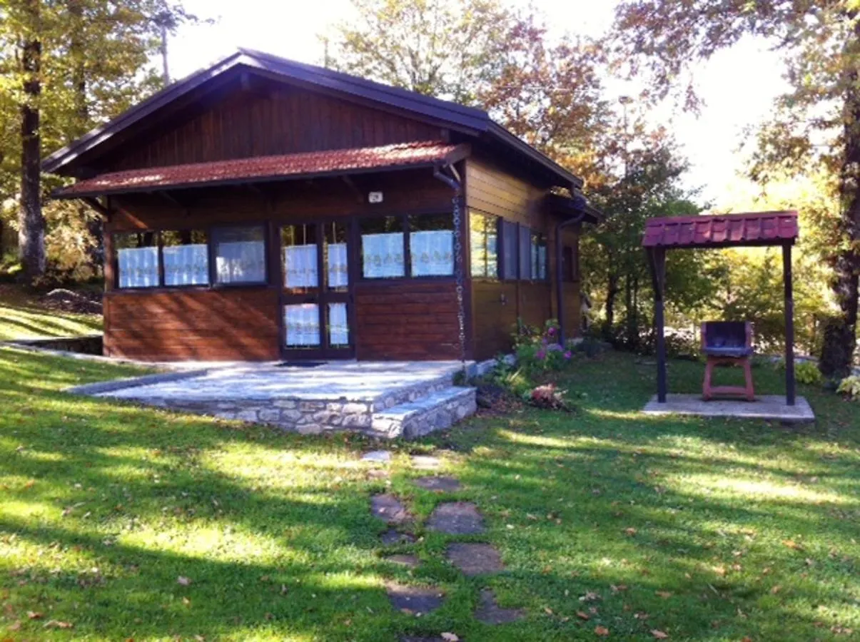 Comfortable Chalet In Giarola With Mountain View Busana