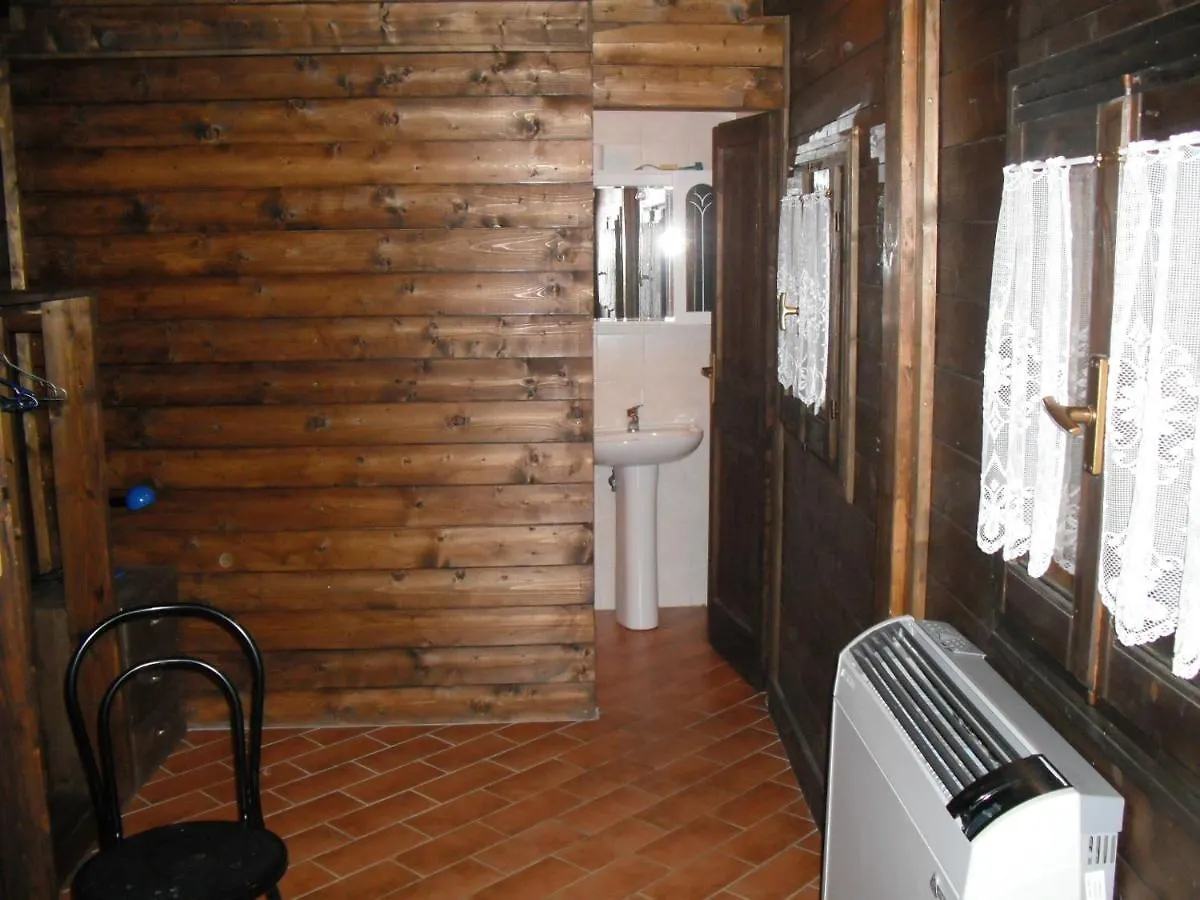 Comfortable Chalet In Giarola With Mountain View Busana